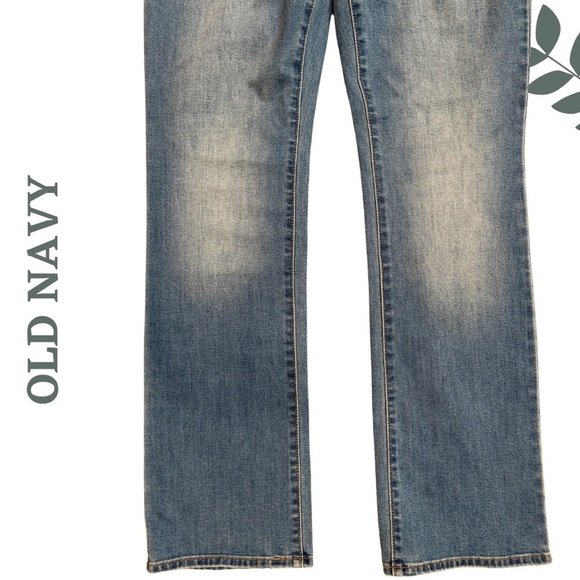 🛍️3/$40 Old Navy Kicker Bootcut Mid-Rise Jeans – Blue Denim Size 8 - Picture 7 of 9